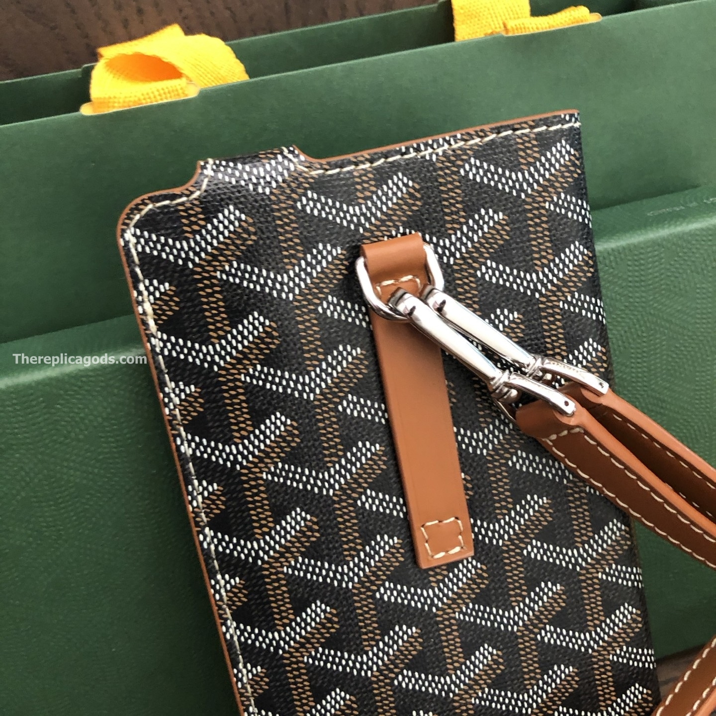 MONTMARTRE GM CASE IN BLACK AND TAN