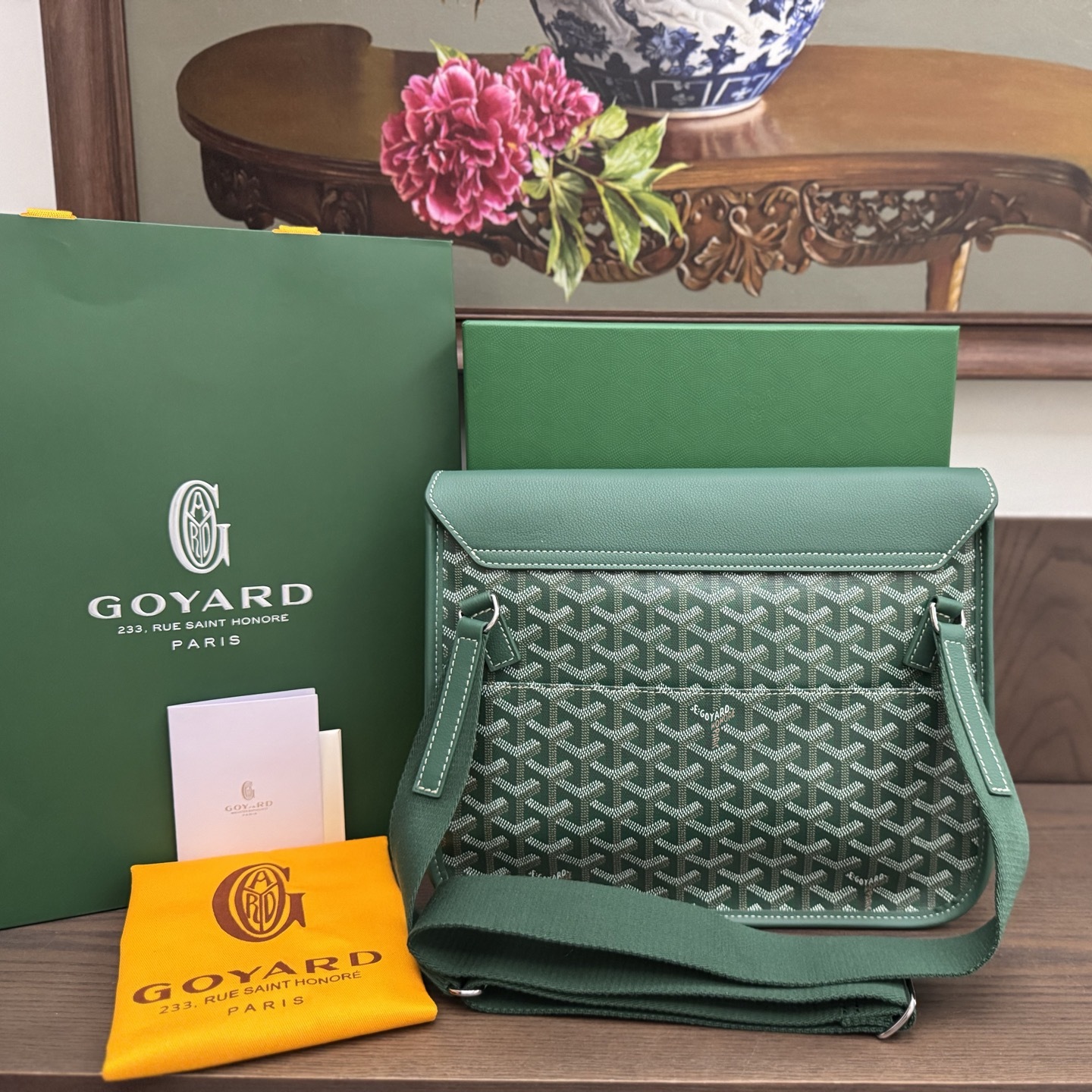 COURSIER MESSENGER BAG IN GREEN