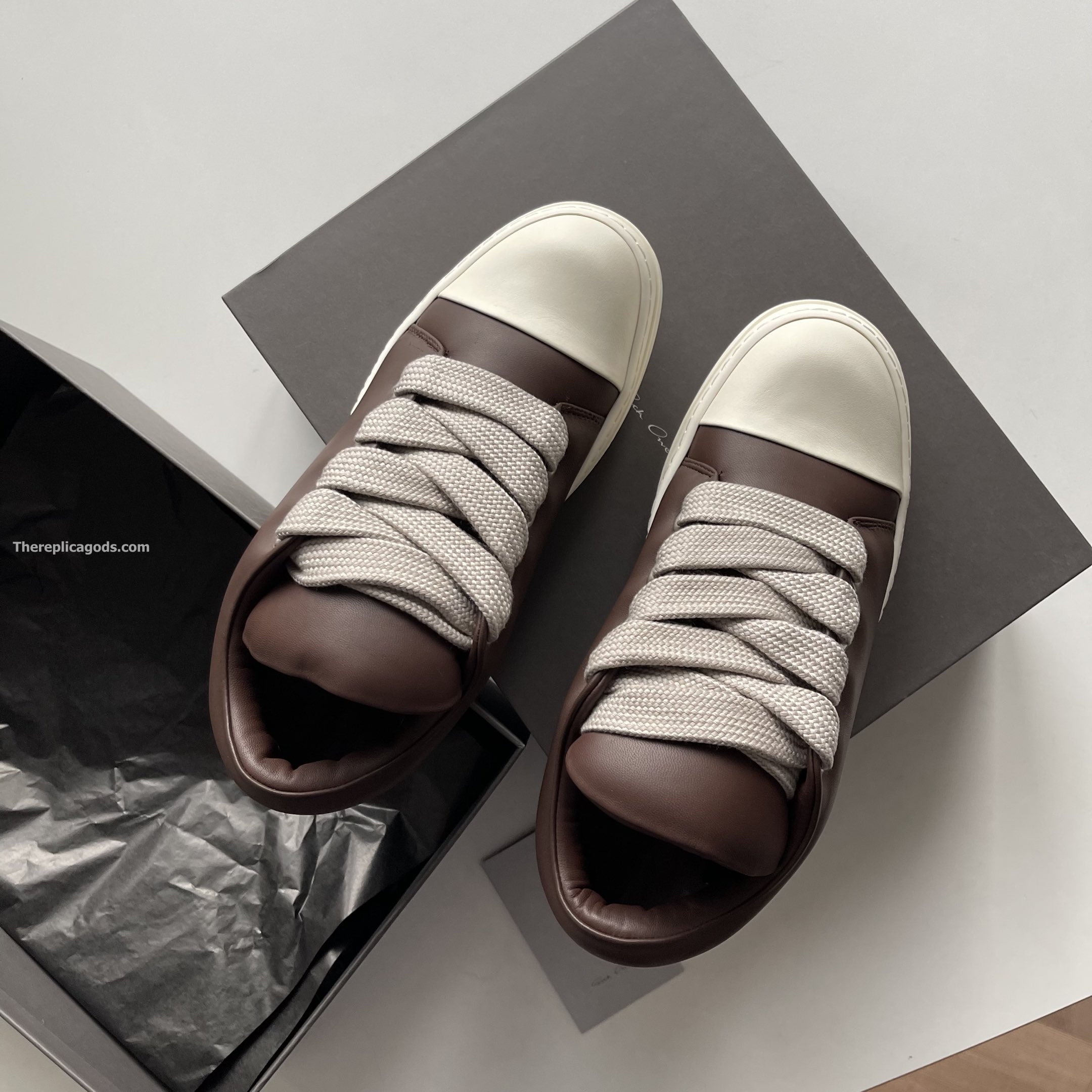 JUMBO LACE PADDED LOW SNEAKERS IN BROWN - RO36