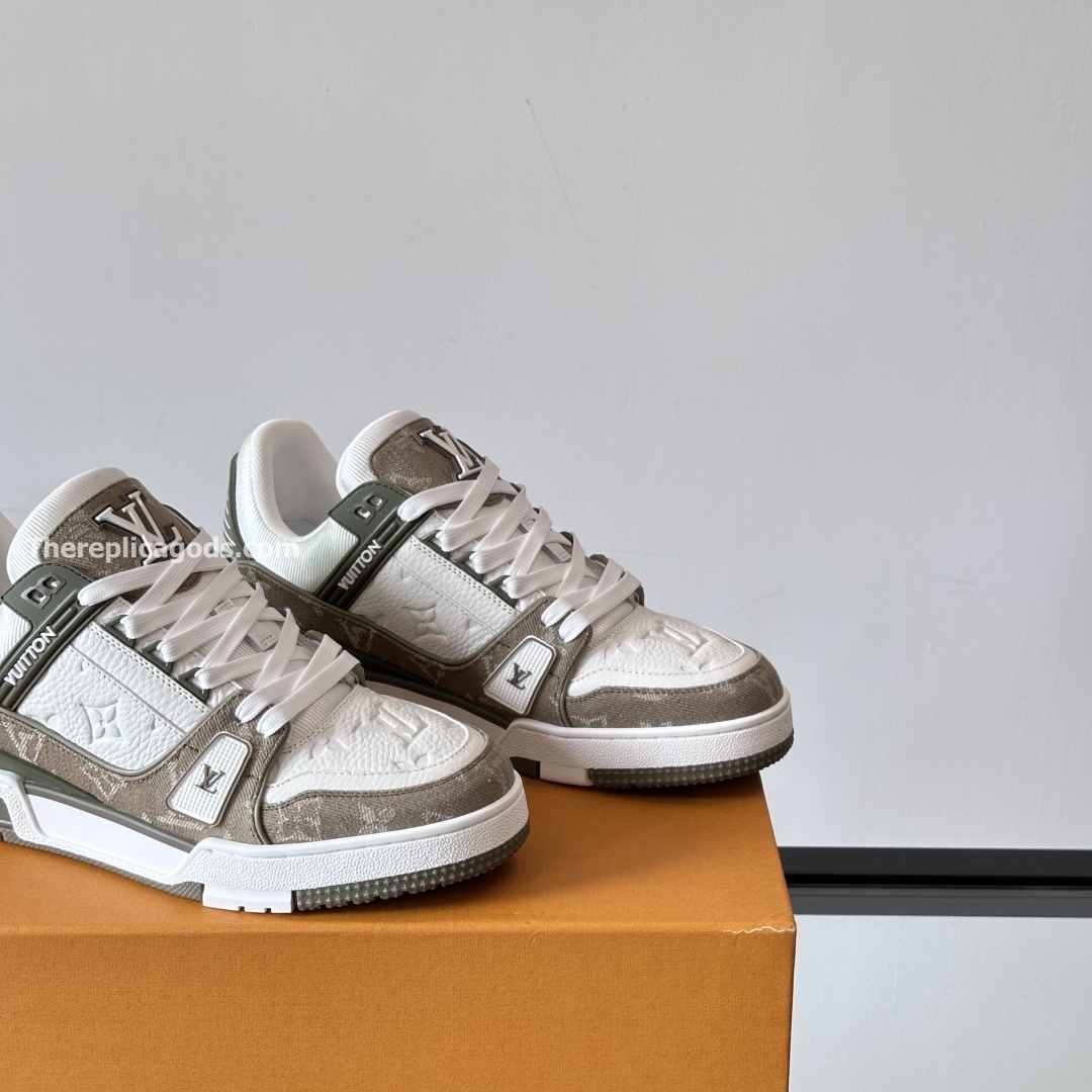 TRAINER SNEAKERS IN KHAKI GREEN - LV948
