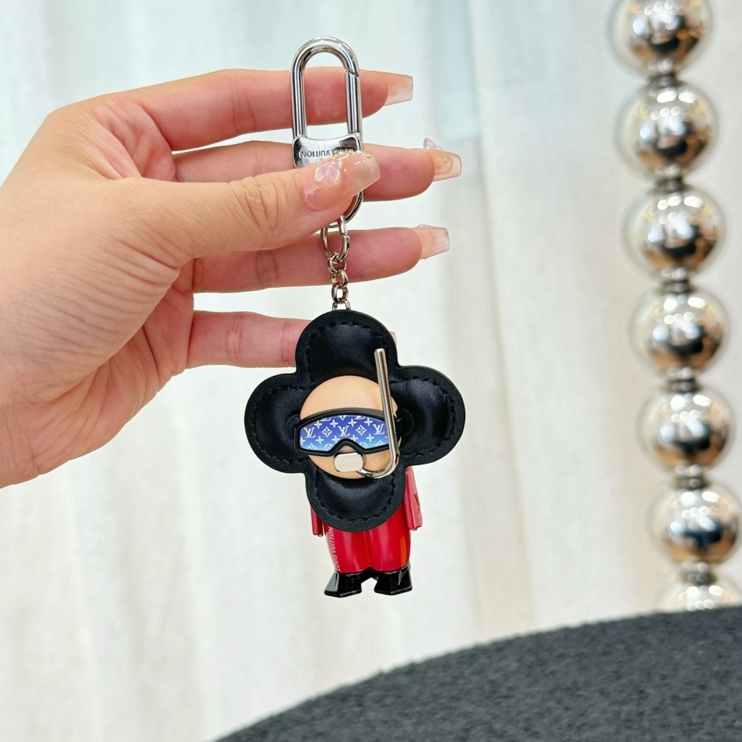 VIVIENNE DIVER BAG CHARM AND KEY HOLDER M00748
