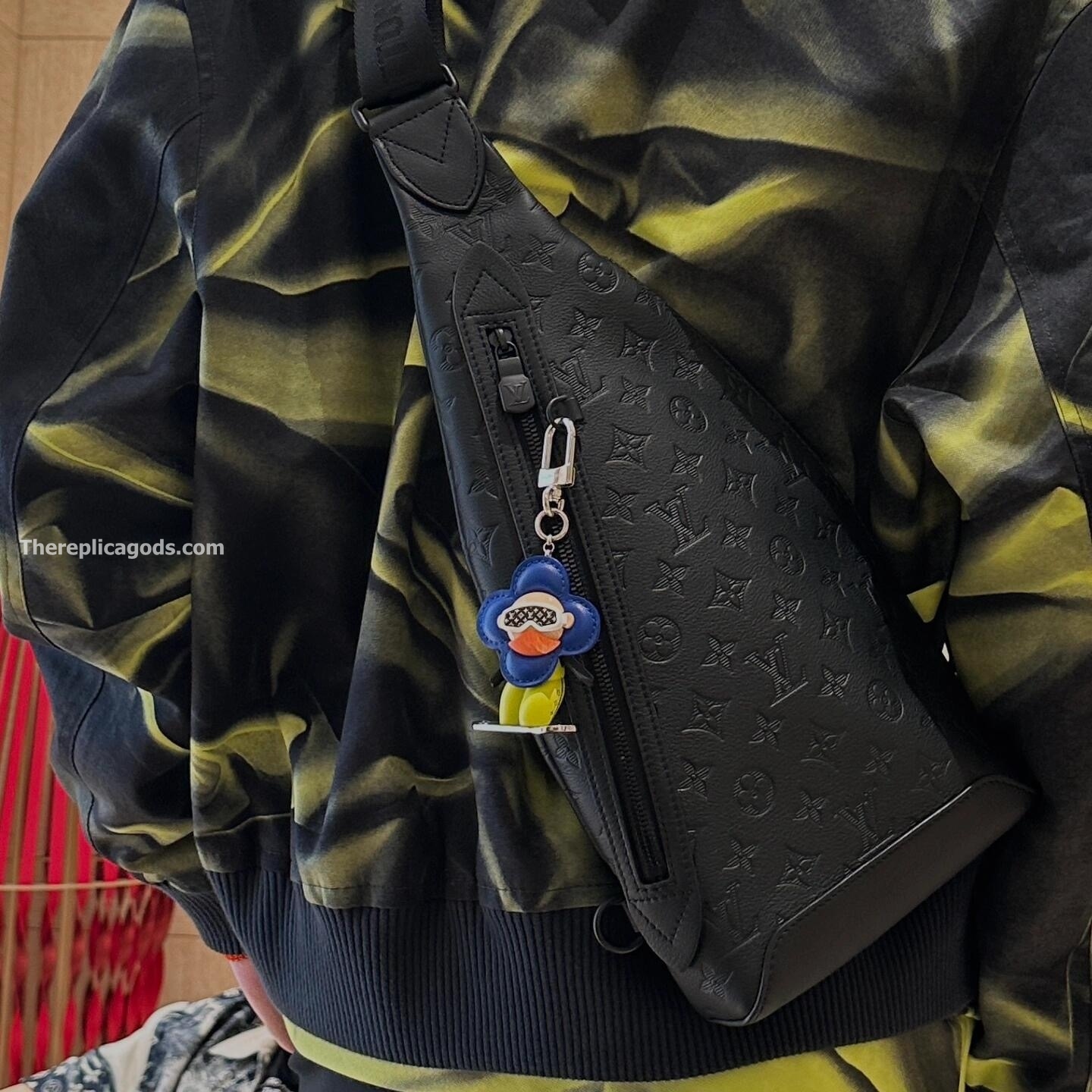 VIVIENNE SNOWBOARD BAG CHARM AND KEY HOLDER