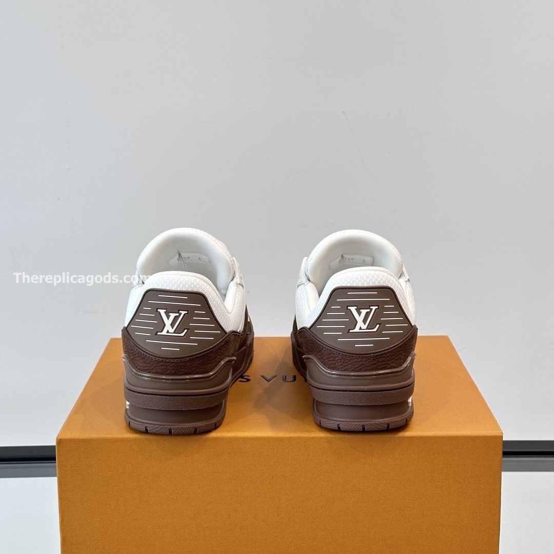 TRAINER SNEAKERS IN BROWN - LV945