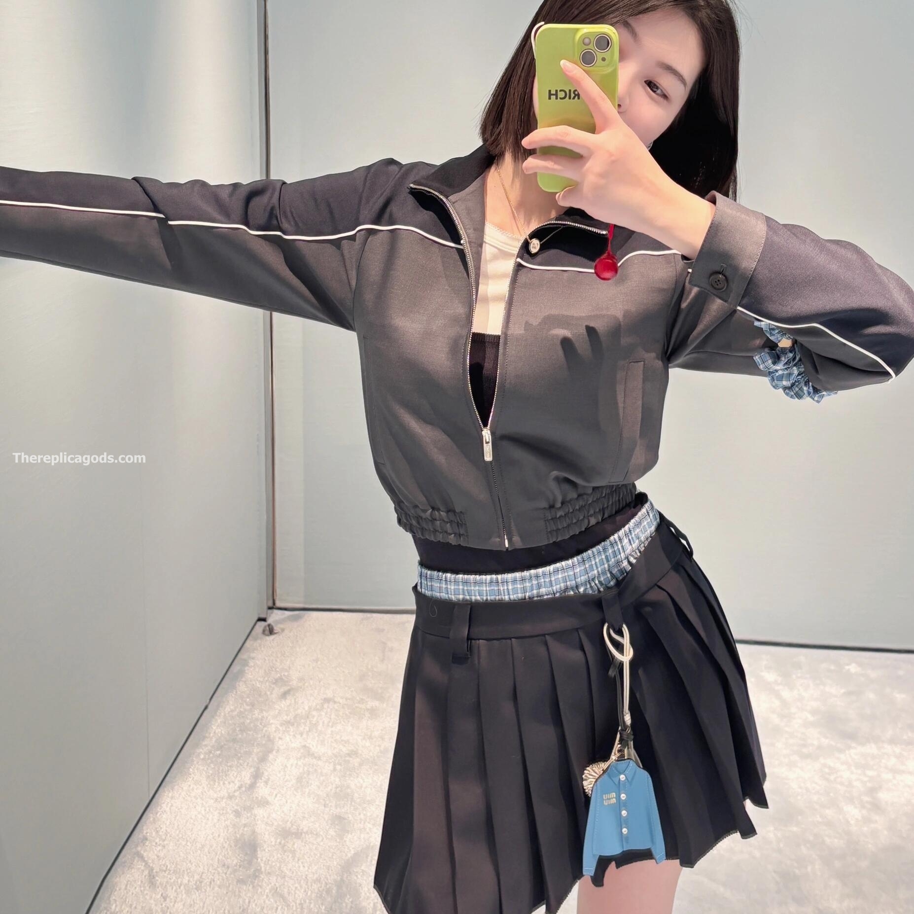 LEATHER SHIRT KEYCHAIN IN BLUE