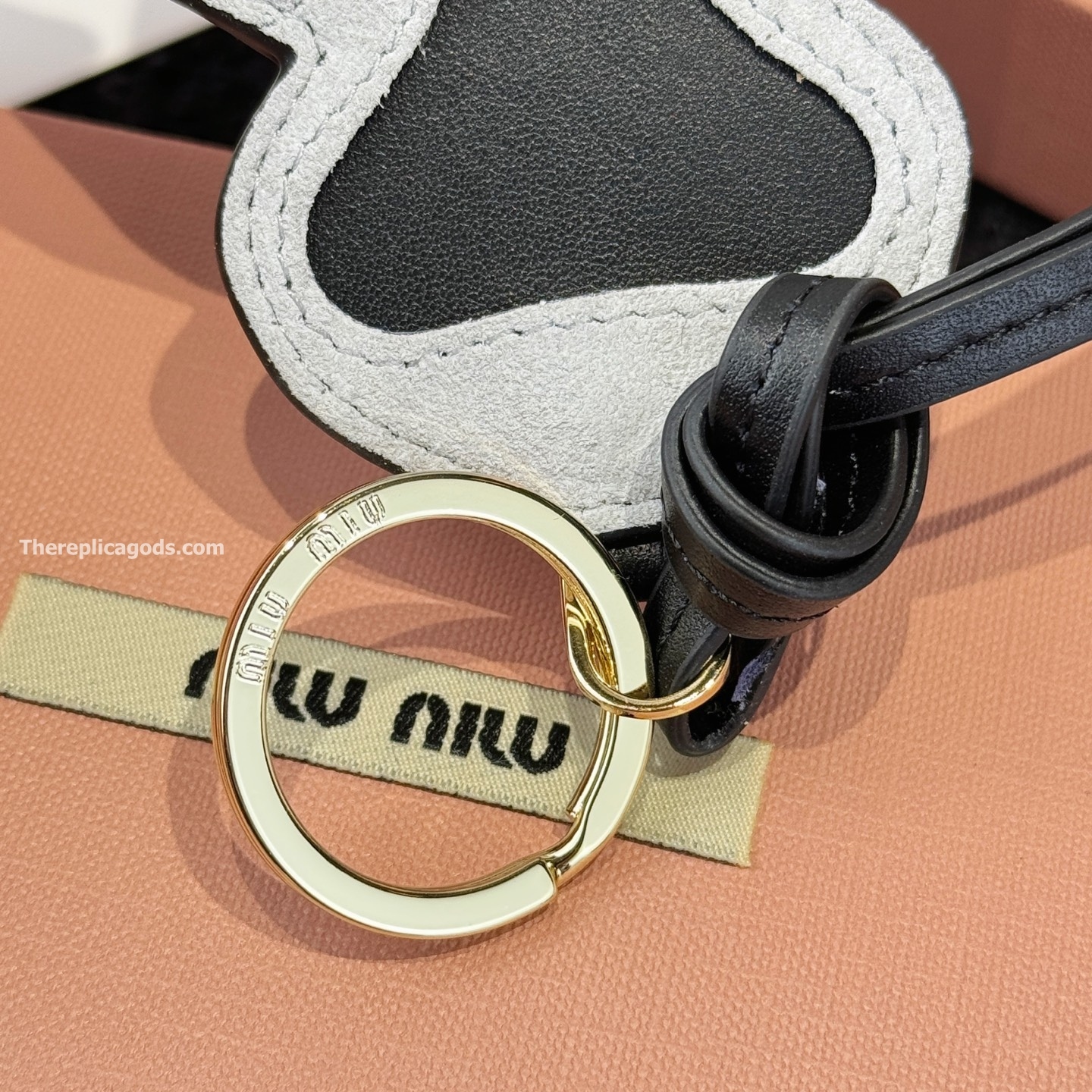 LEATHER SHIRT KEYCHAIN IN GREY