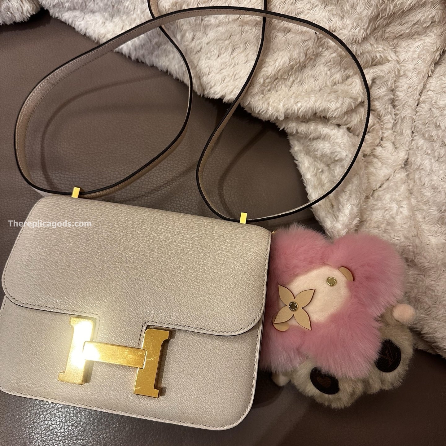 MY VIVIENNE BAG CHARM IN PINK M02348