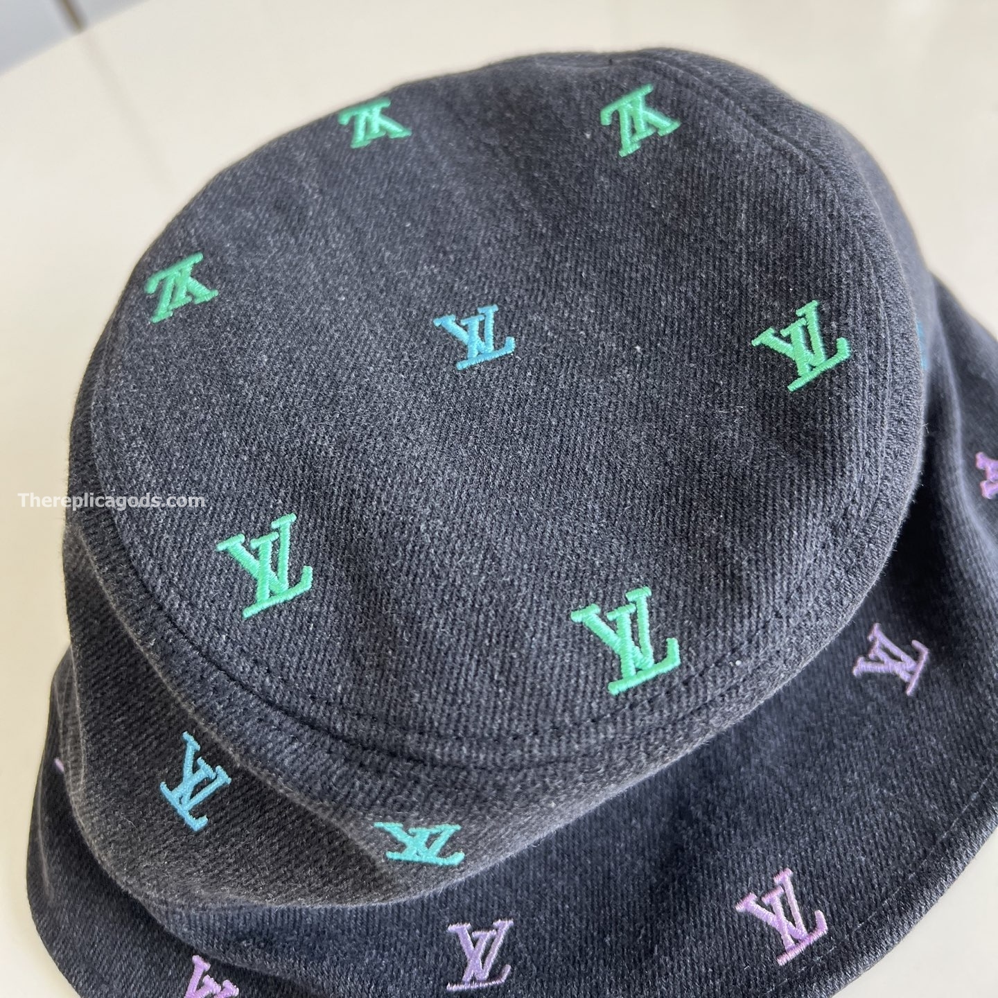BLASON SHADING DENIM REVERSIBLE BUCKET HAT M7978M