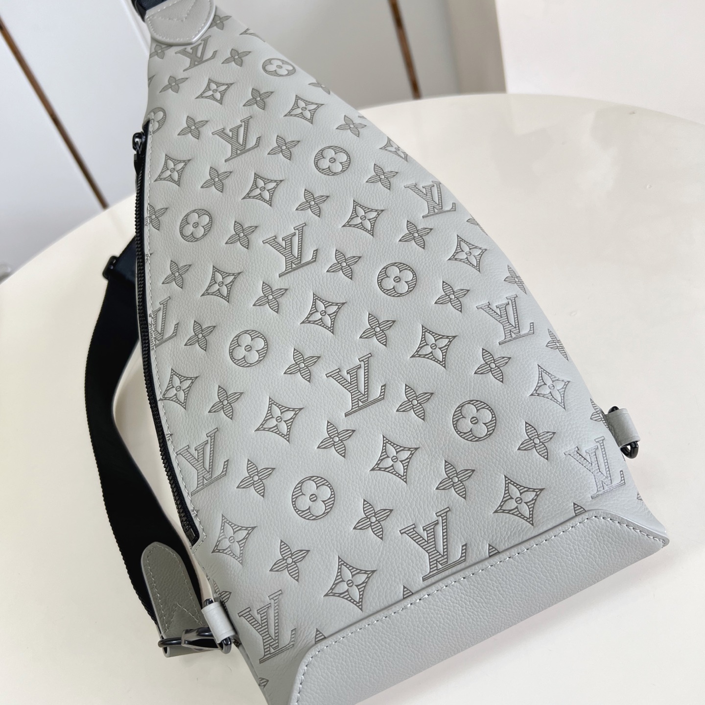 DUO SLINGBAG SAND MONOGRAM SHADOW M14916