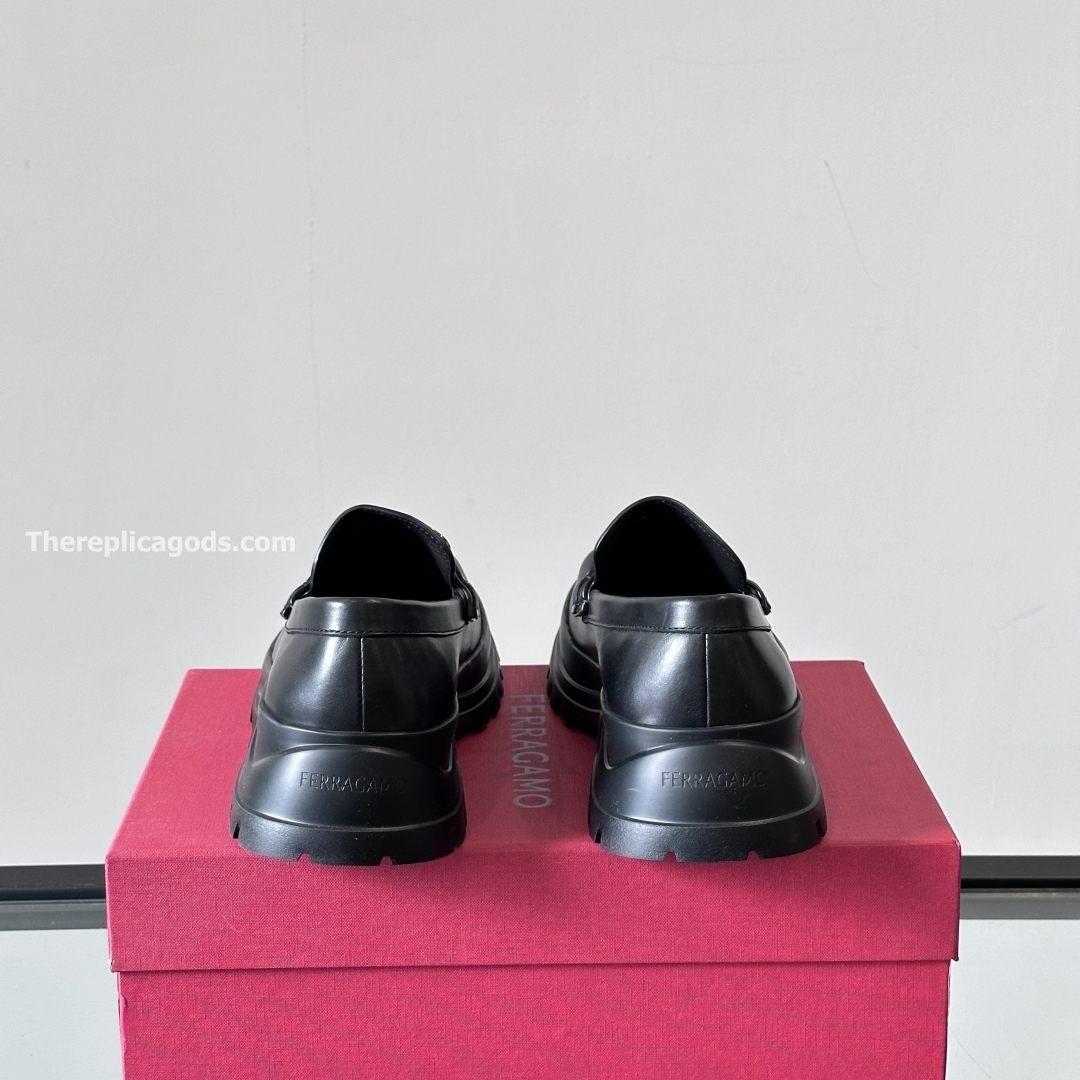 LEATHER LOAFERS IN BLACK - SF78