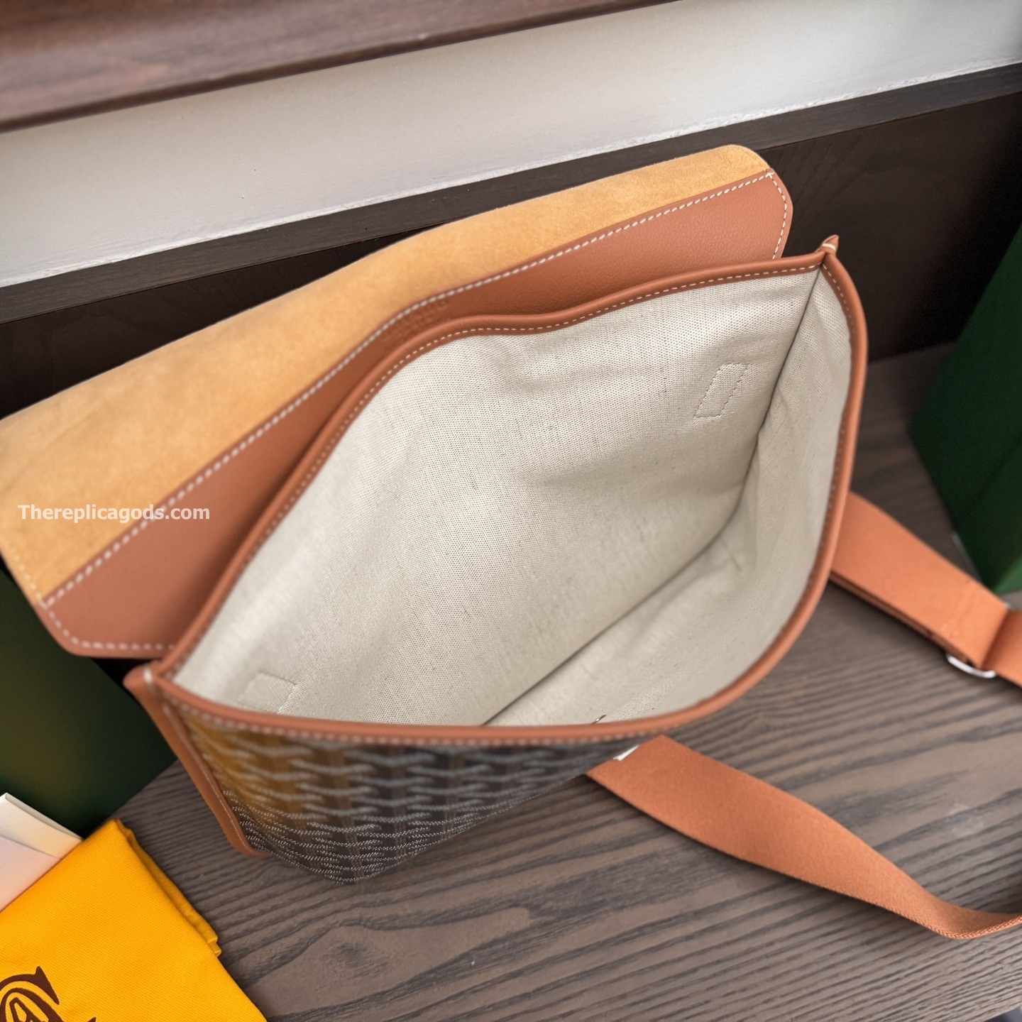 COURSIER MESSENGER BAG IN BLACK AND TAN