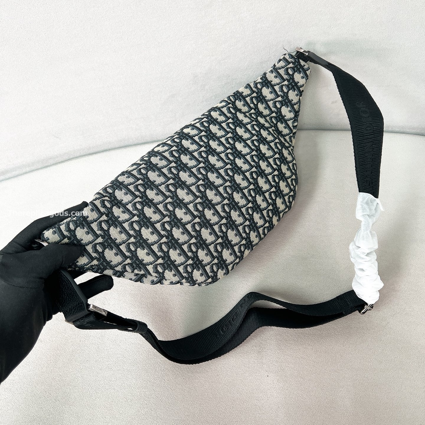 8 BELT BAG BEIGE AND BLACK OBLIQUE JACQUARD