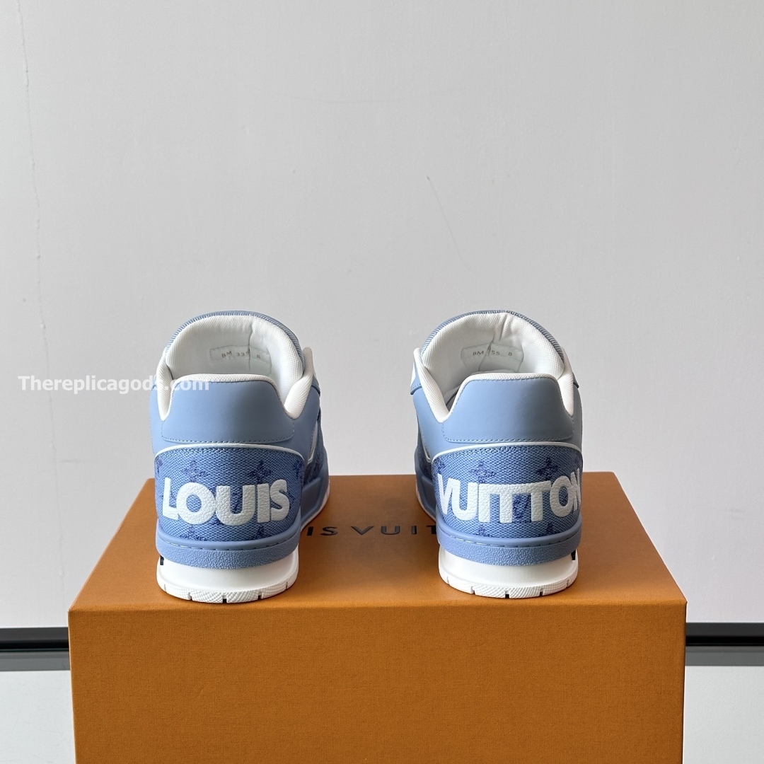 TRAINER SNEAKERS IN LIGHT BLUE - LV956