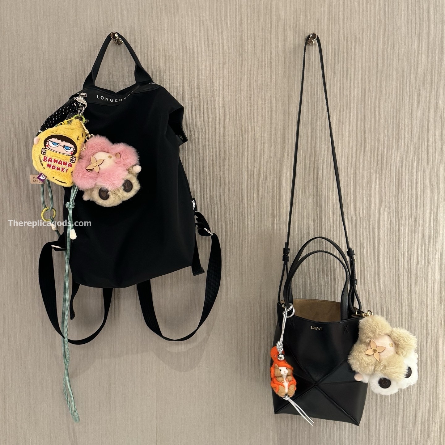 MY VIVIENNE BAG CHARM IN GREY AND WHITE M02324