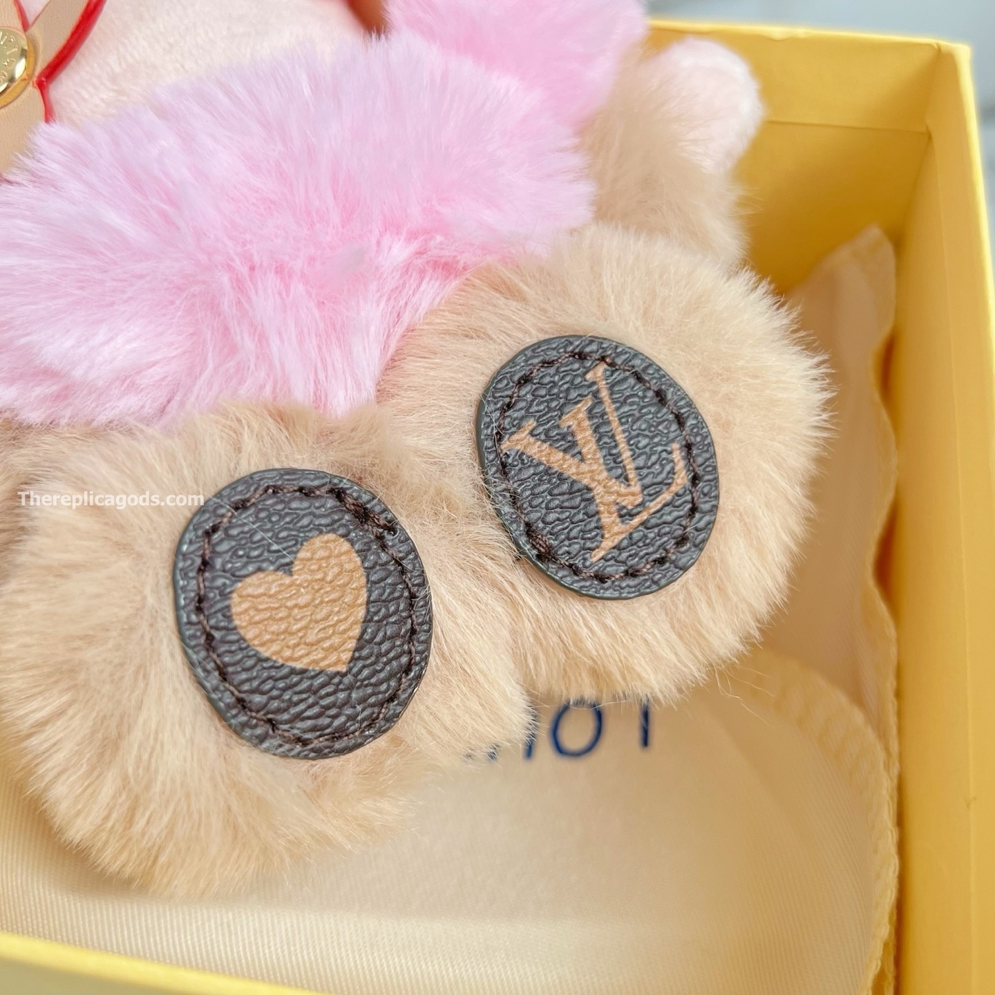 MY VIVIENNE BAG CHARM IN PINK M02348