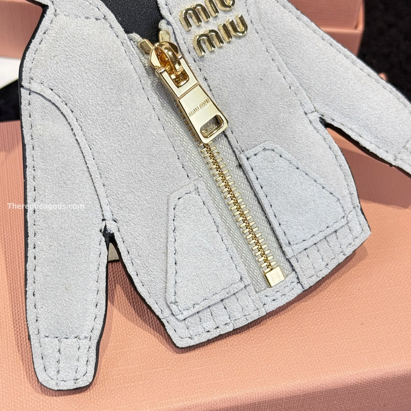 LEATHER SHIRT KEYCHAIN IN GREY
