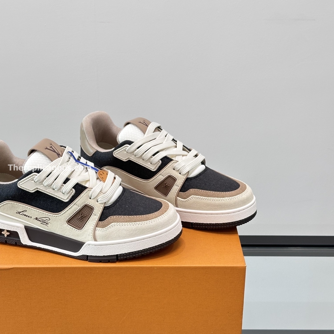 TRAINER SNEAKERS IN BEIGE - LV944