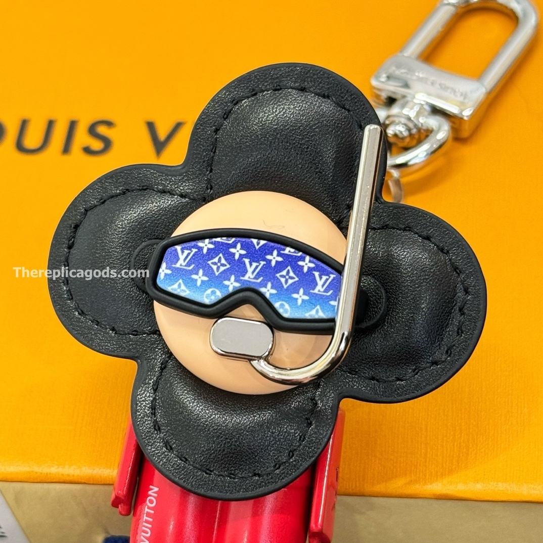 VIVIENNE DIVER BAG CHARM AND KEY HOLDER M00748