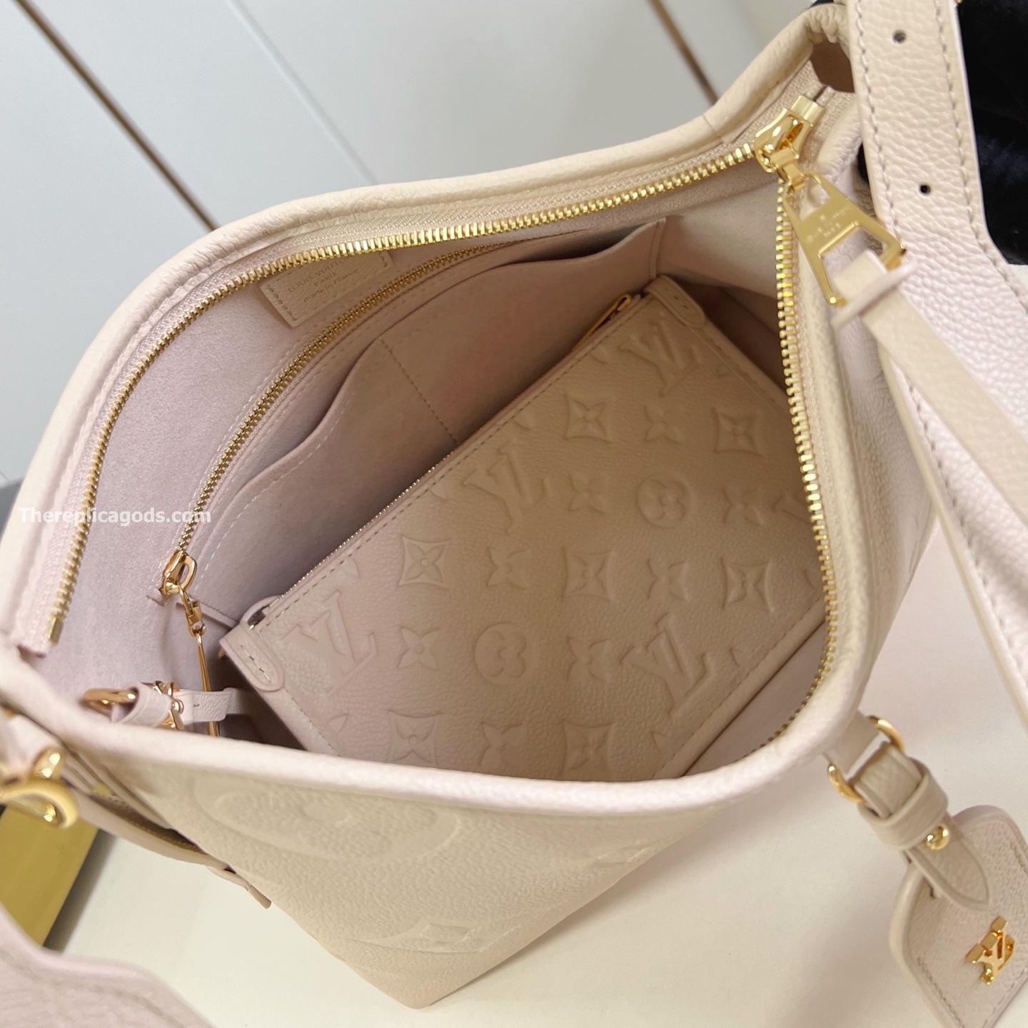CARRYALL PM BAG SAND GRAINED COWHIDE LEATHER M14321