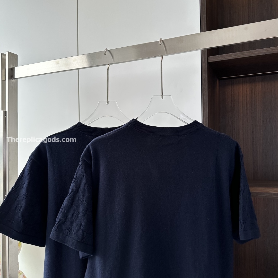 SHORT SLEEVED COTTON CREWNECK IN DEEP BLACK - TP587