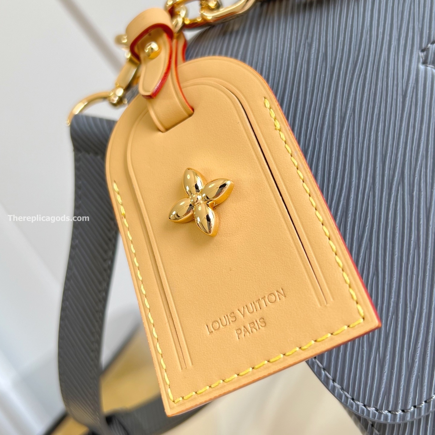 TWIST MM BAG GRAY EPI LEATHER M14059