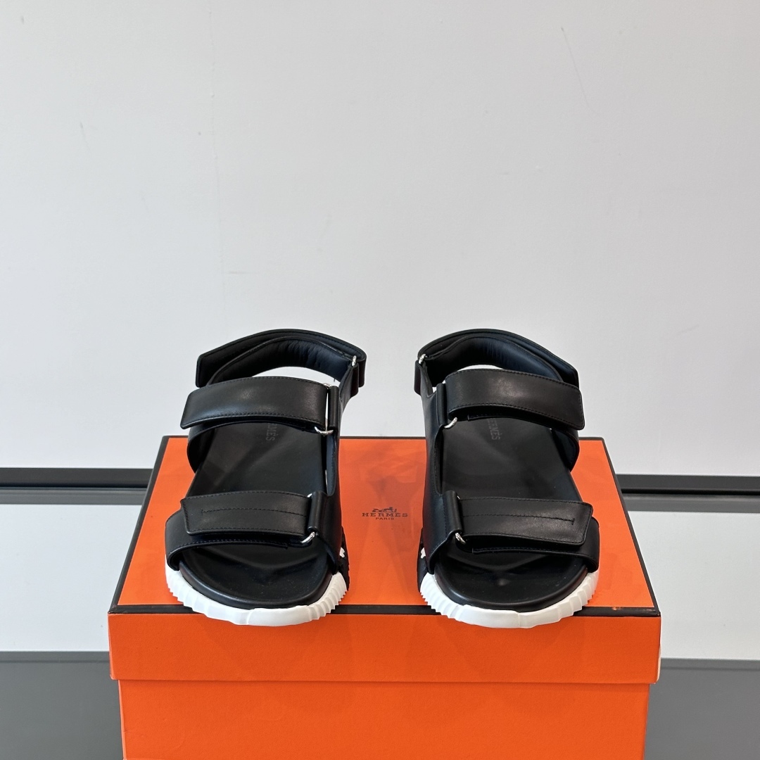 JUNIOR SANDALS IN BLACK - HS109