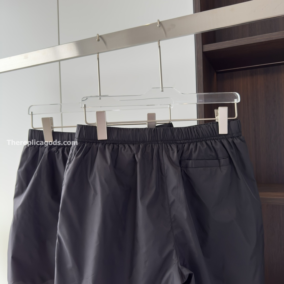 NYLON SHORTS IN BLACK - TP645