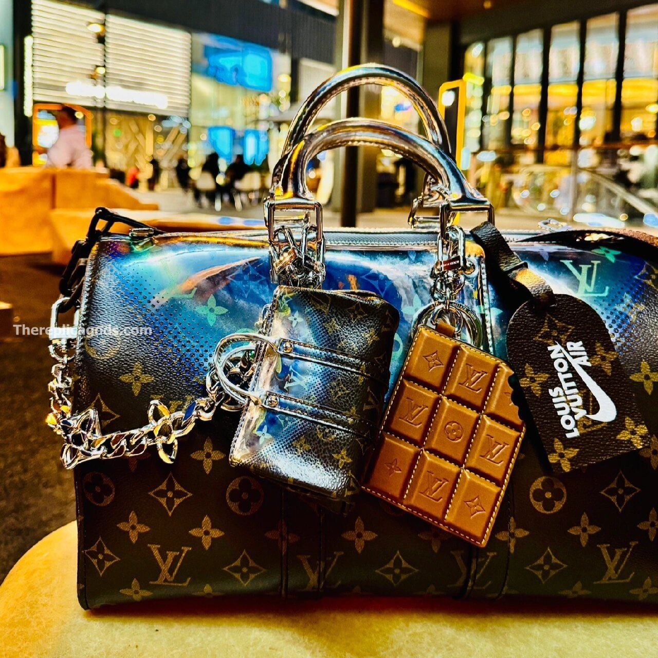 CHOCOLATE BAR FIGURINE KEY HOLDER AND BAG CHARM M01478