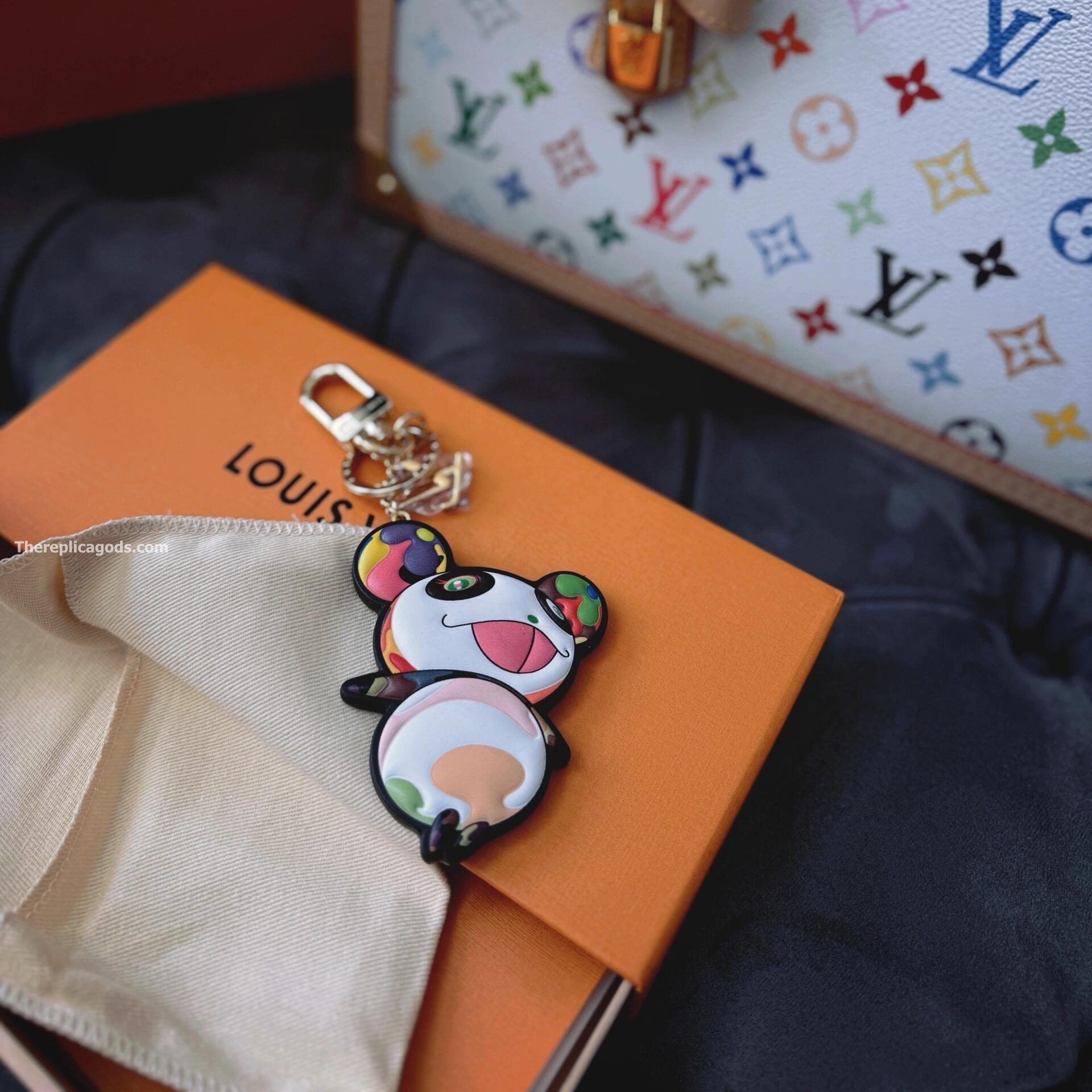 X TM SUPERFLAT PANDA KEY HOLDER M02467