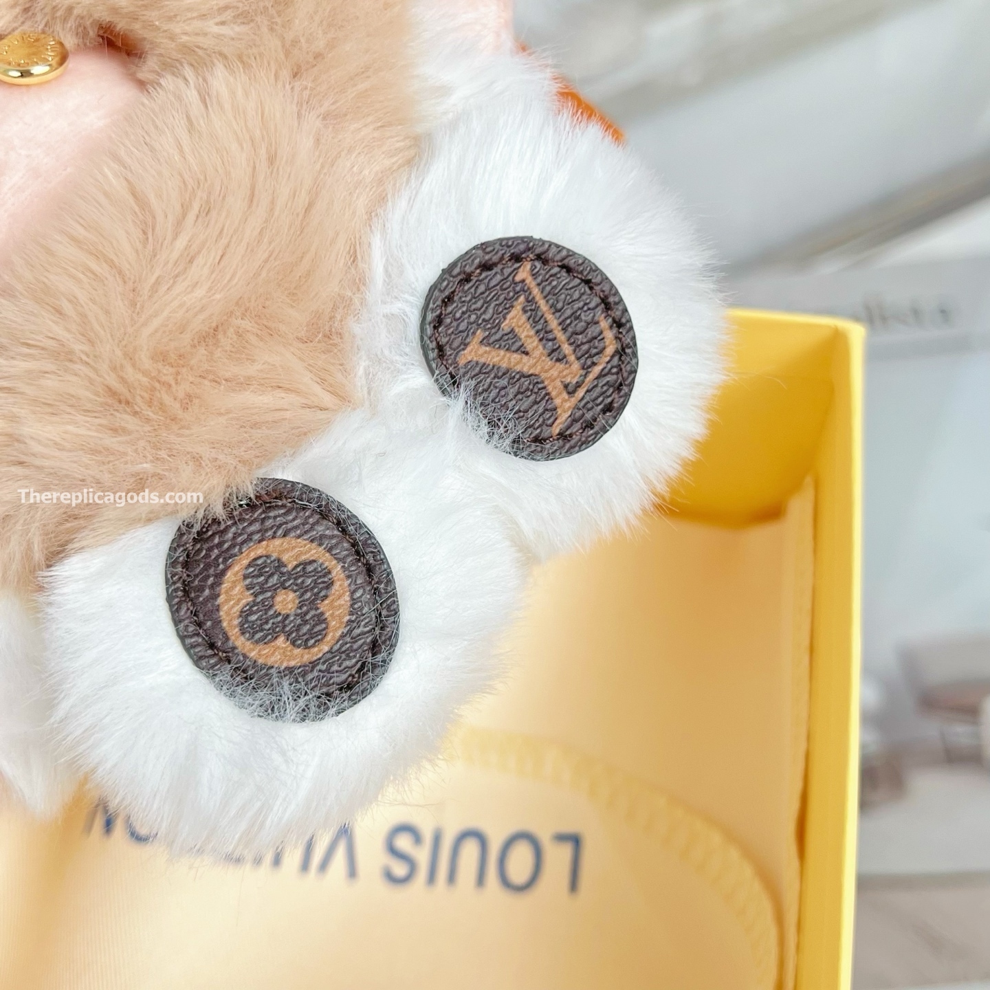 MY VIVIENNE BAG CHARM IN GREY AND WHITE M02324