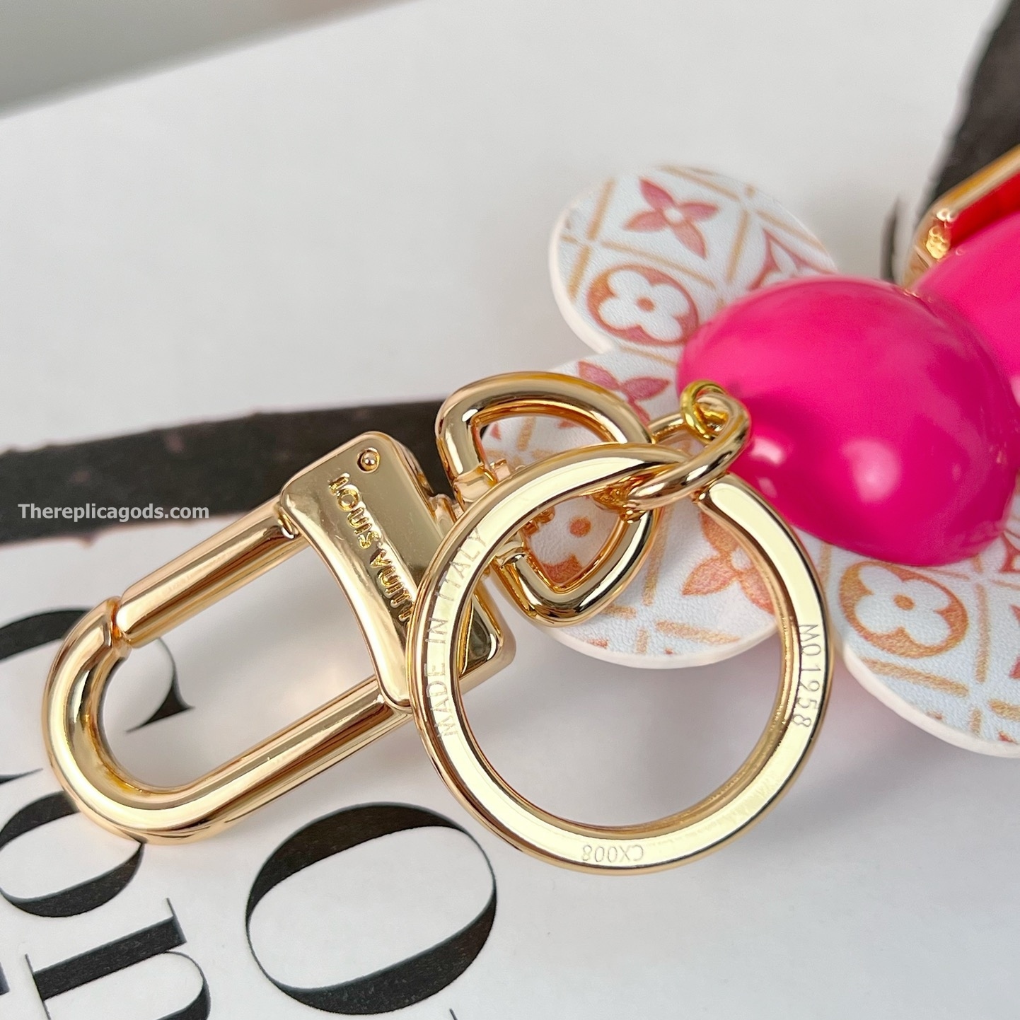VIVIENNE BAG CHARM M01958