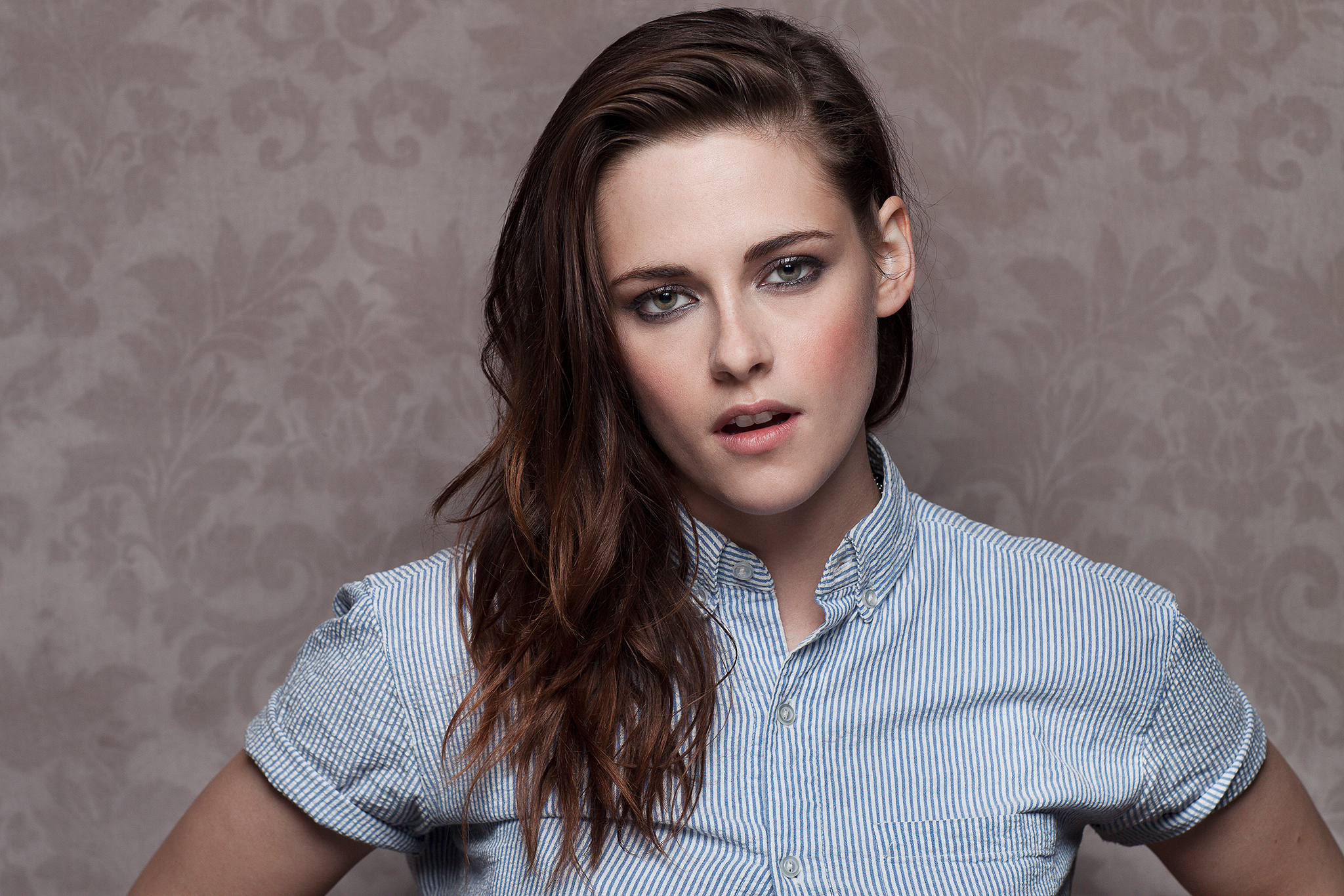 Kicking it with Kristen Stewart - The Private Villa