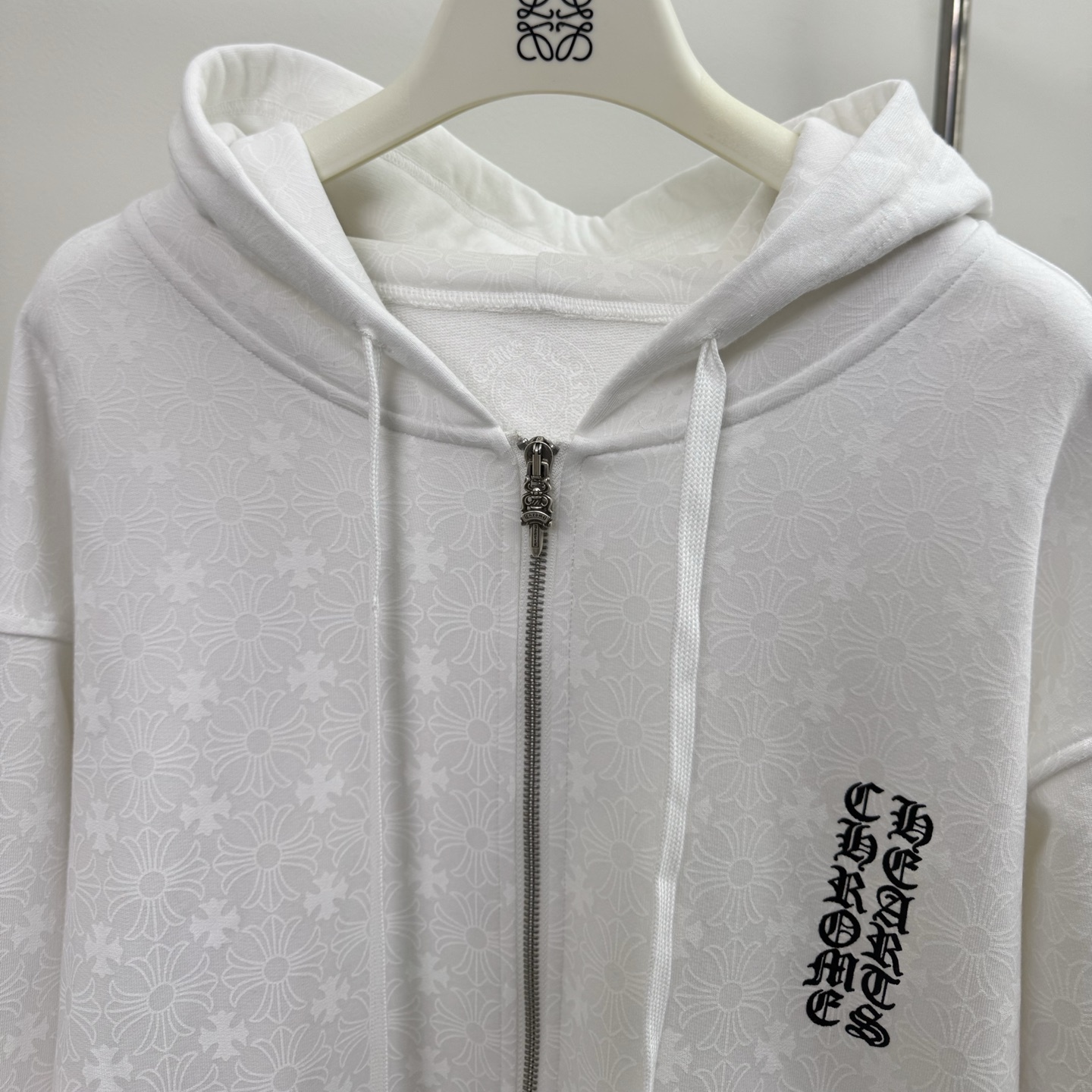 VERTICAL LOGO ZIP-UP HOODIE IN WHITE