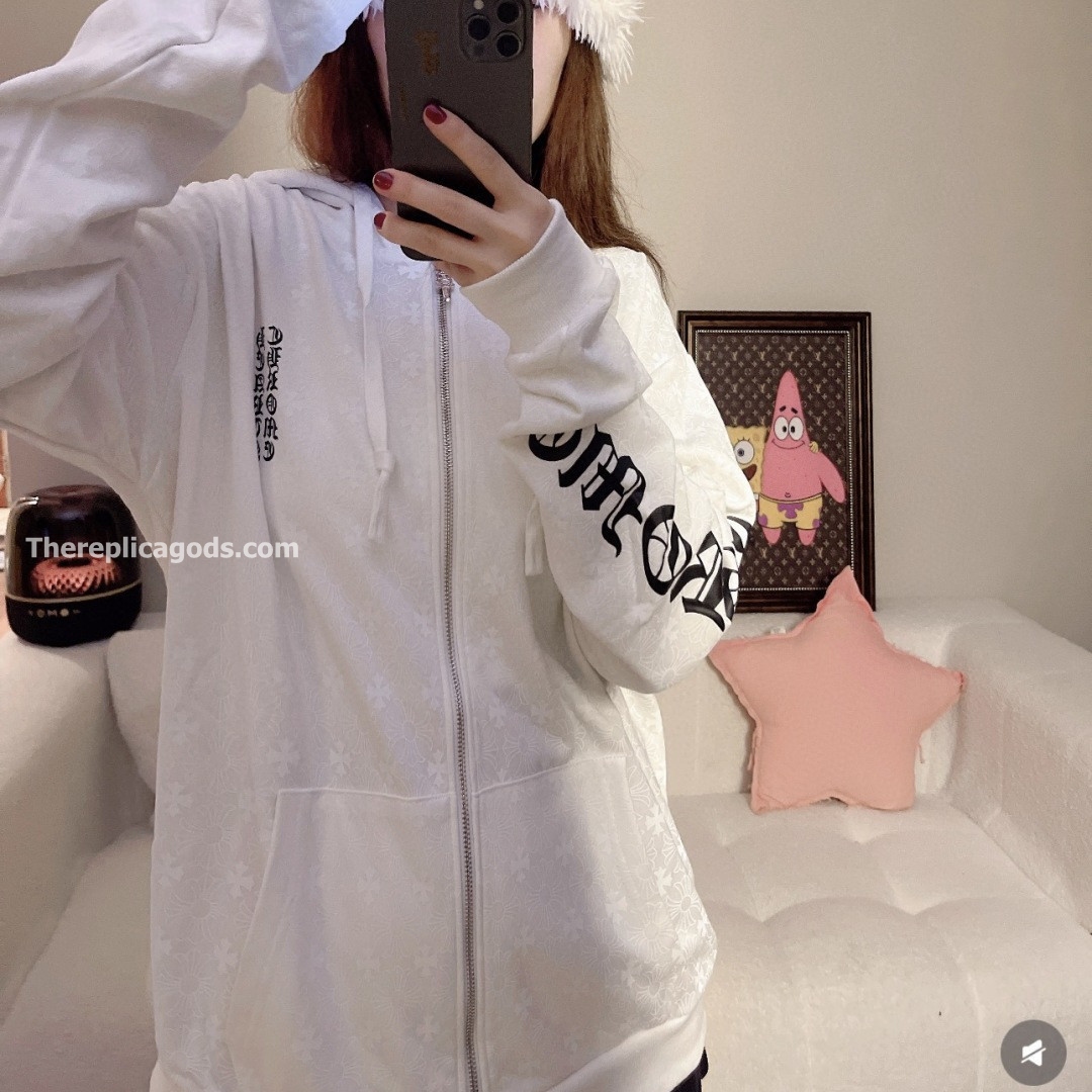 VERTICAL LOGO ZIP-UP HOODIE IN WHITE