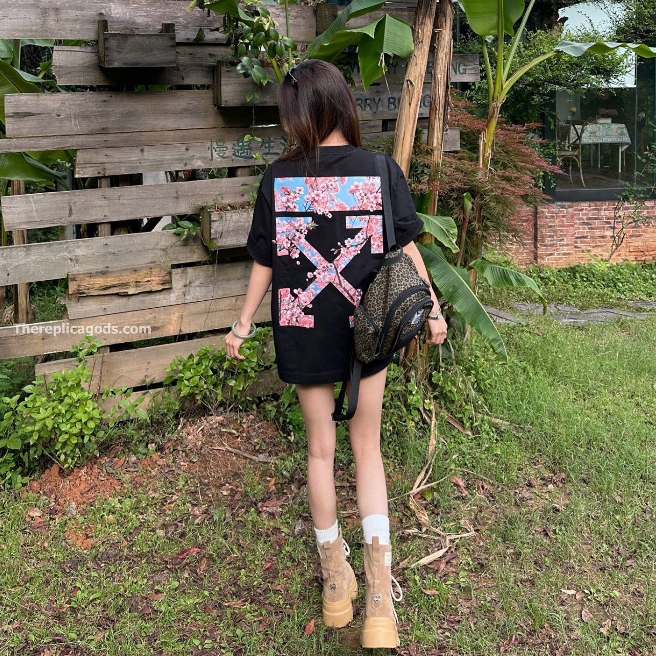 LOGO COTTON T-SHIRT IN BLACK
