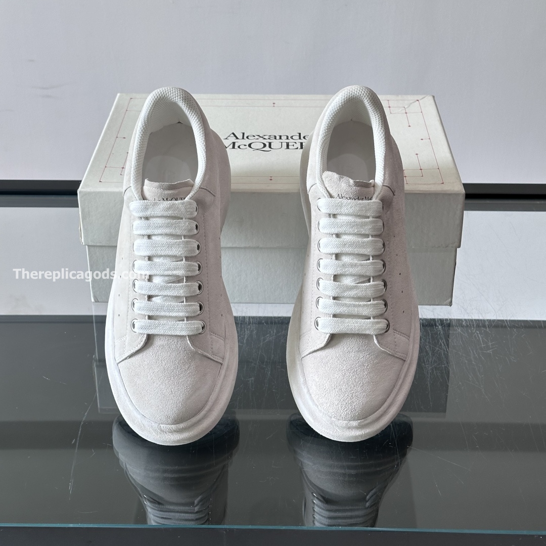OVERSIZED SUEDE SNEAKERS IN GREY - - AM144