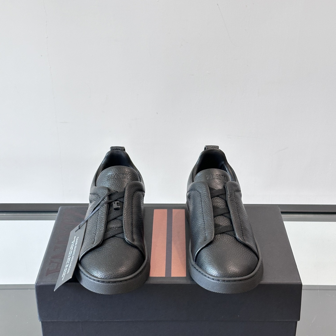 TRIPLE BLACK LEATHER TRIPLE STITCH SNEAKERS