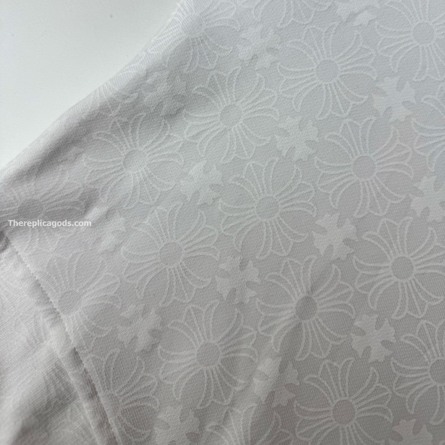 VERTICAL LOGO ZIP-UP HOODIE IN WHITE