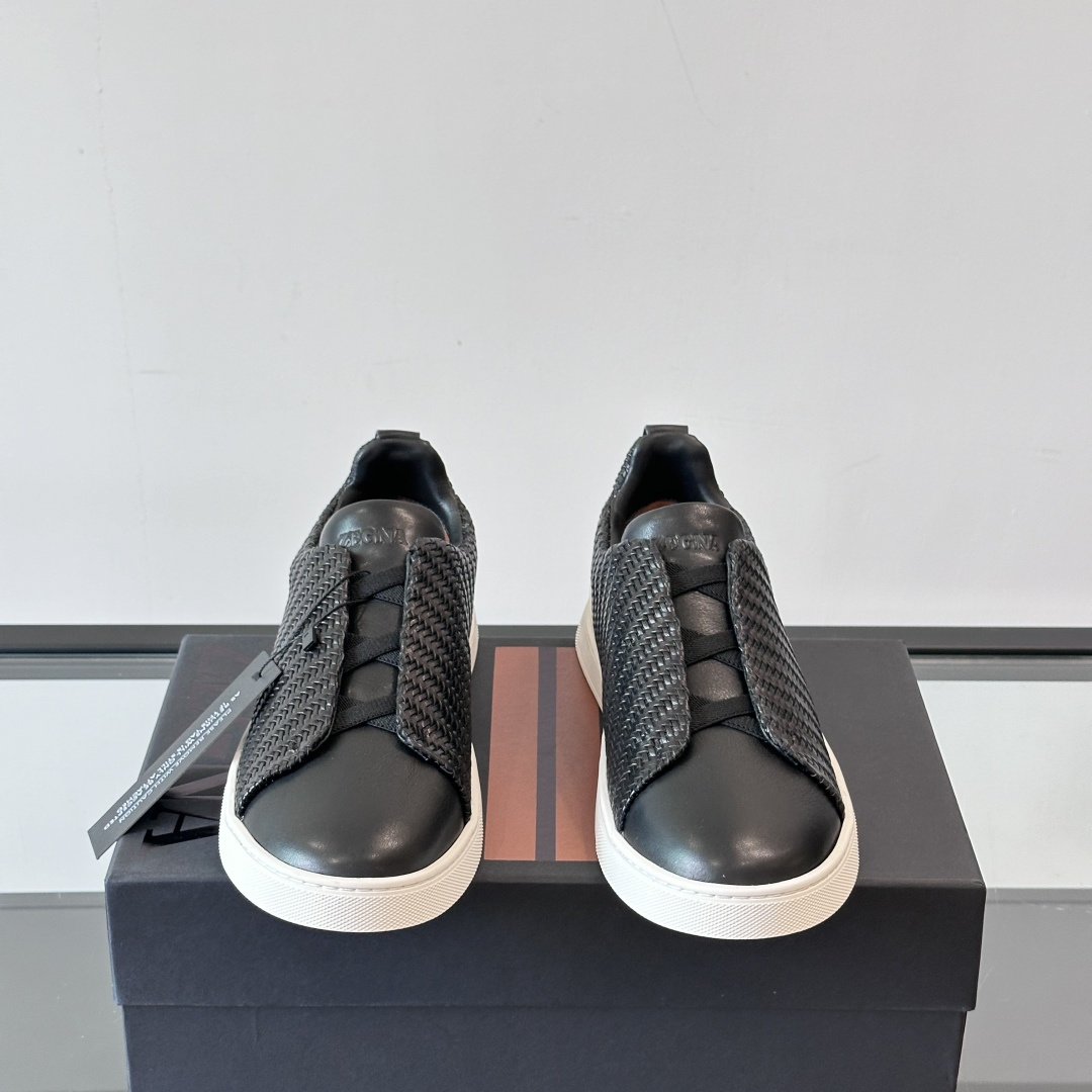 BLACK LEATHER TRIPLE STITCH SNEAKERS