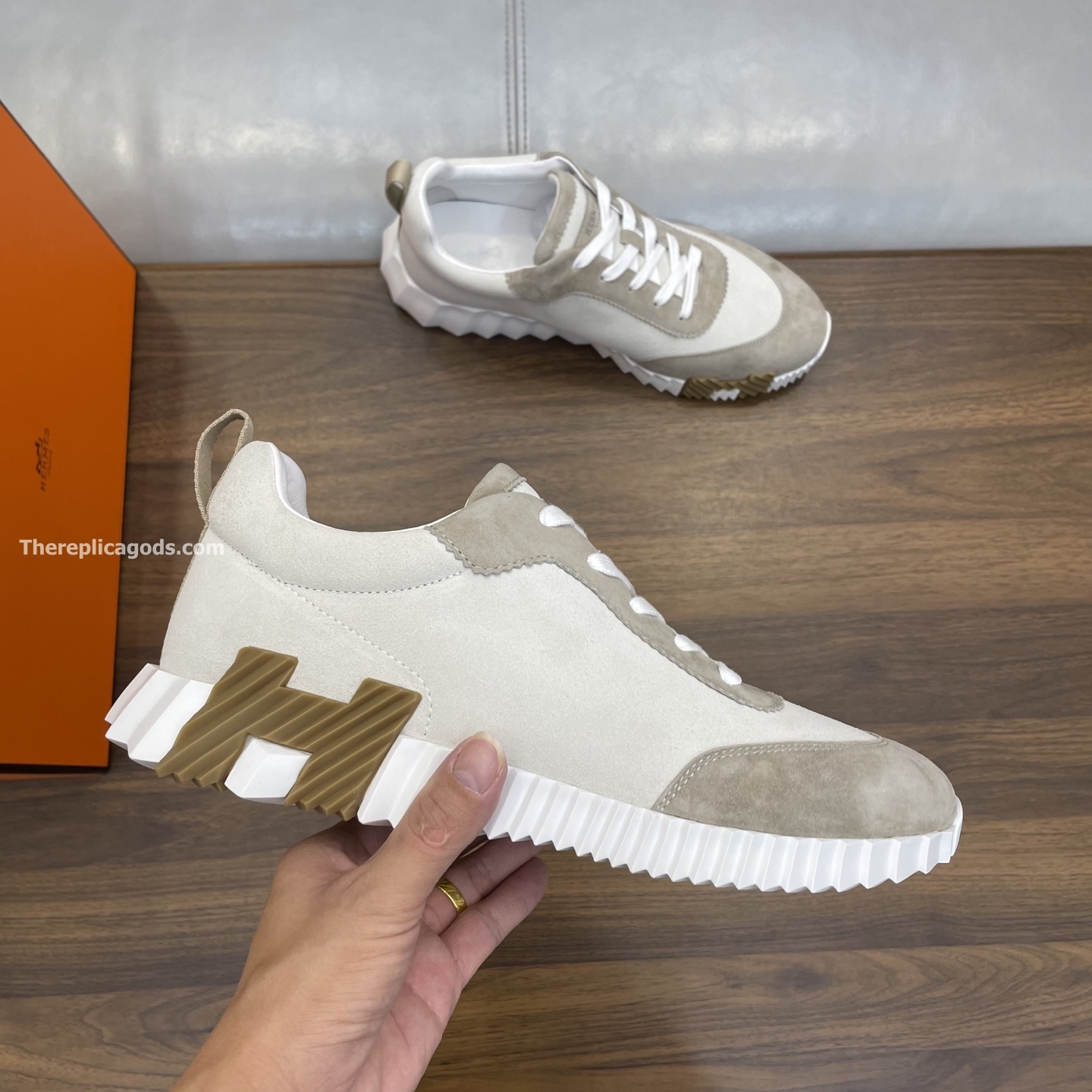 BOUNCING SNEAKERS IN BEIGE - H360