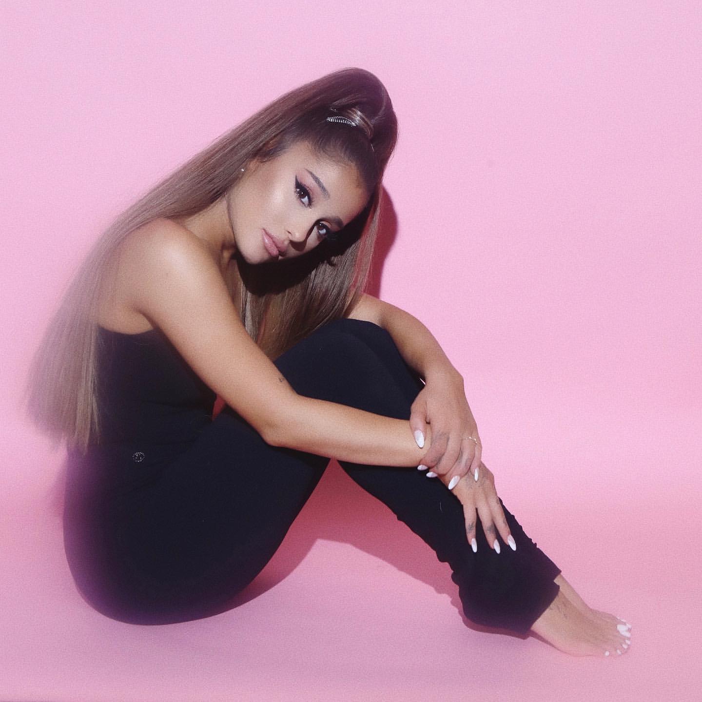 ariana-grande-joip-feet-image-chest-free-image-hosting-and