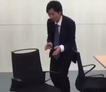 일본에서 만든 자동 정리 의자 기술력