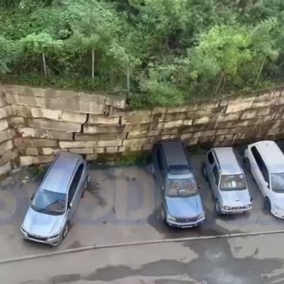 Image For Post Retaining wall collapses on to cars in Vladivostok, Russia