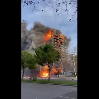 Image For Post New 14th floor building in Valencia (Spain) on flames