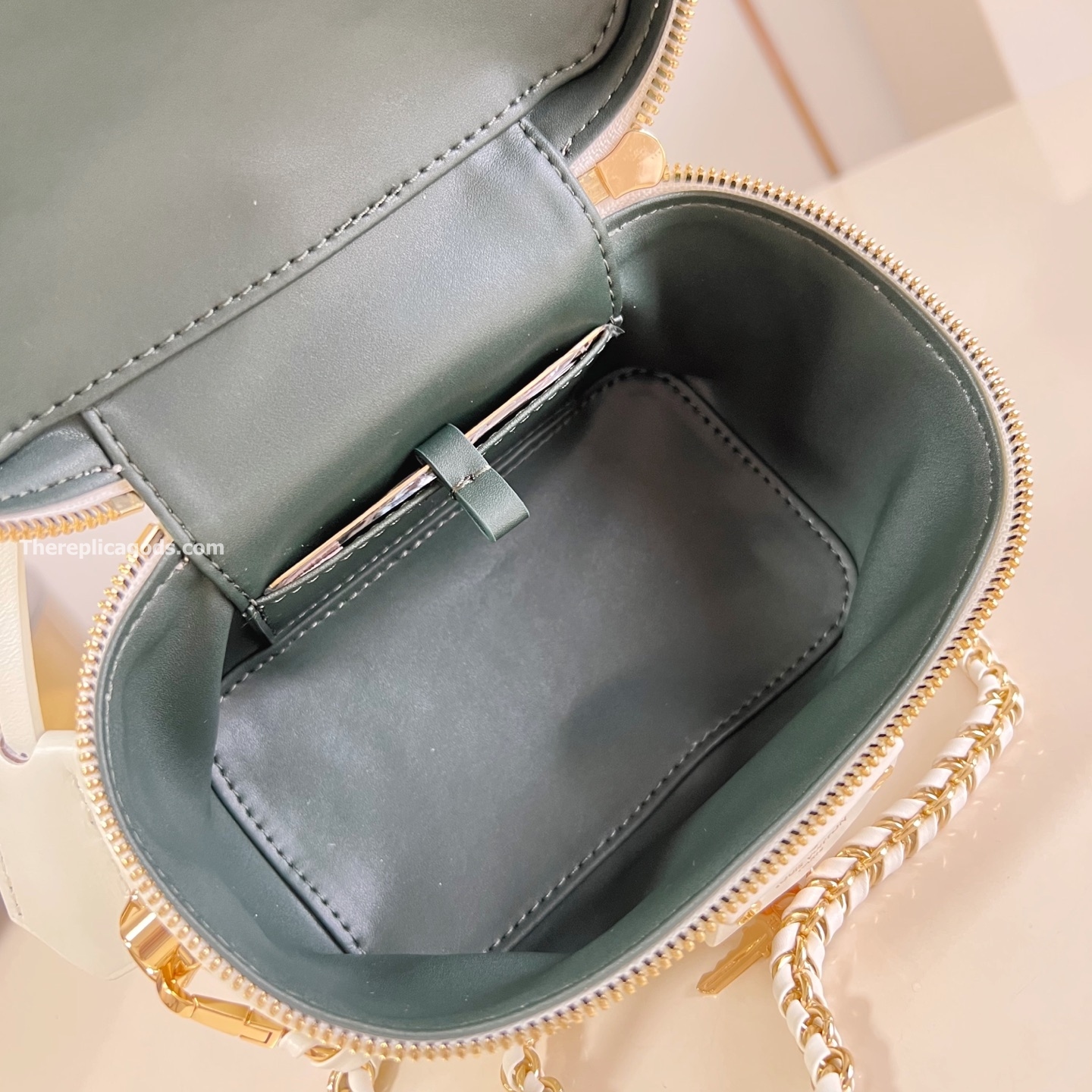 VANITY PM BAG IN WHITE M25219