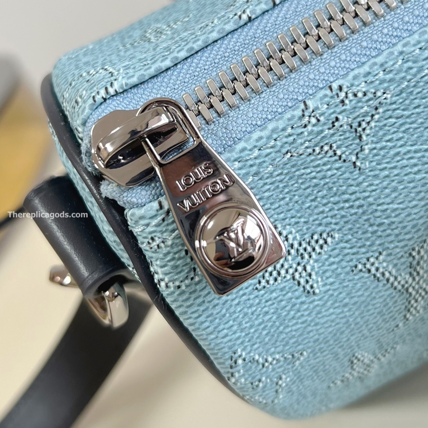 KEEPALL BANDOULIERE 25 BLUE MONOGRAM HERITAGE CANVAS M14681