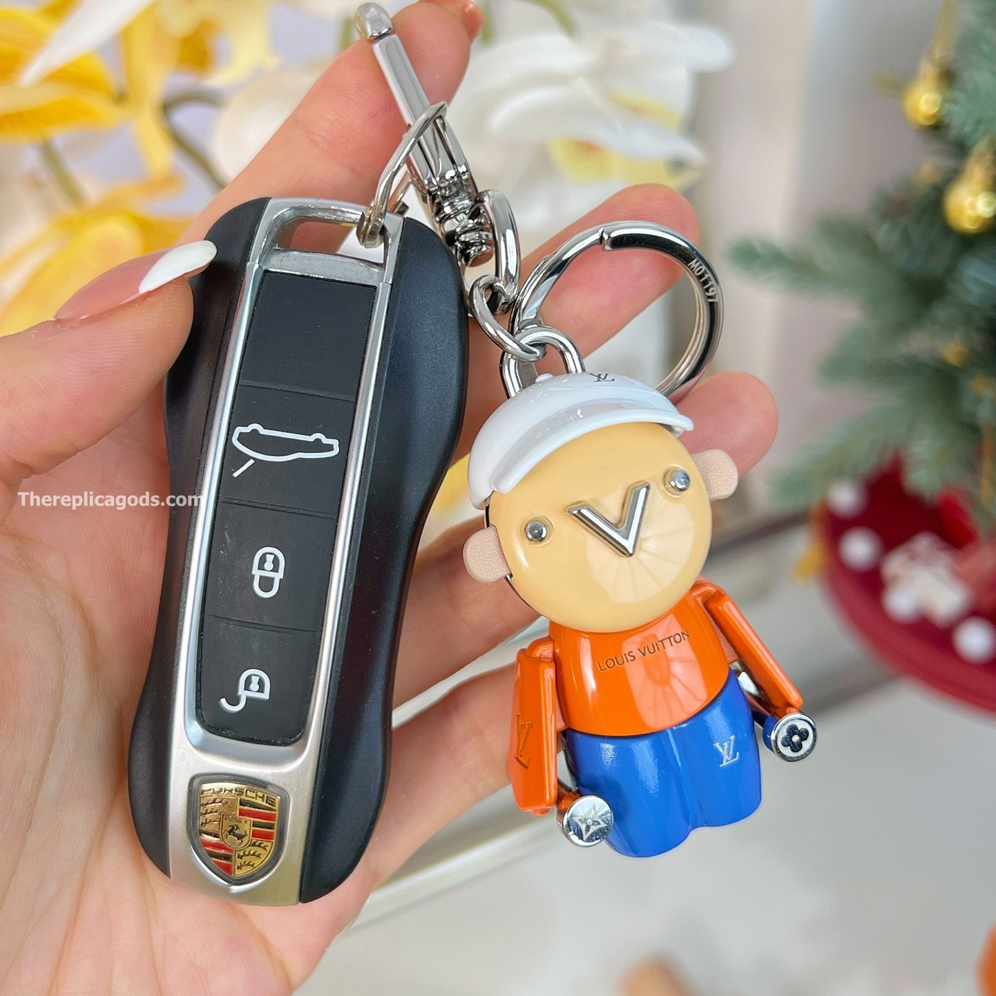VIVIENNE GYM BAG CHARM AND KEY HOLDER M01197