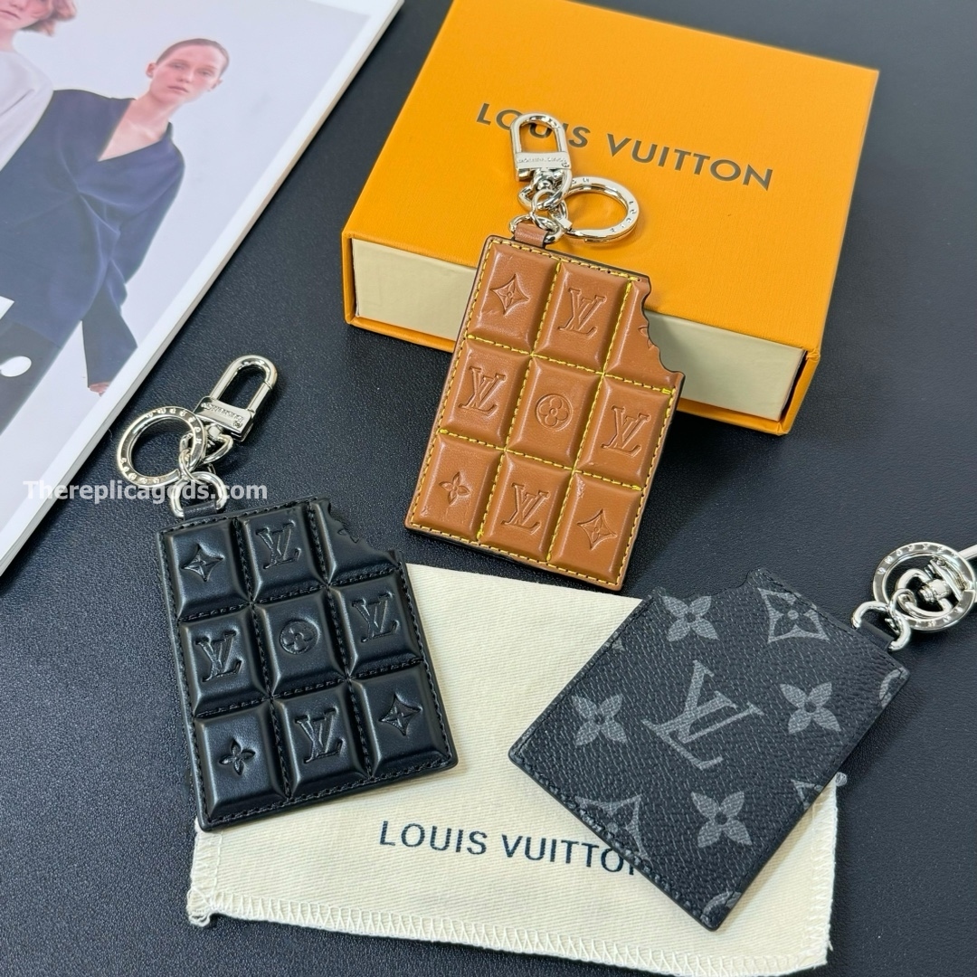 CHOCOLATE BAR FIGURINE KEY HOLDER AND BAG CHARM M01478