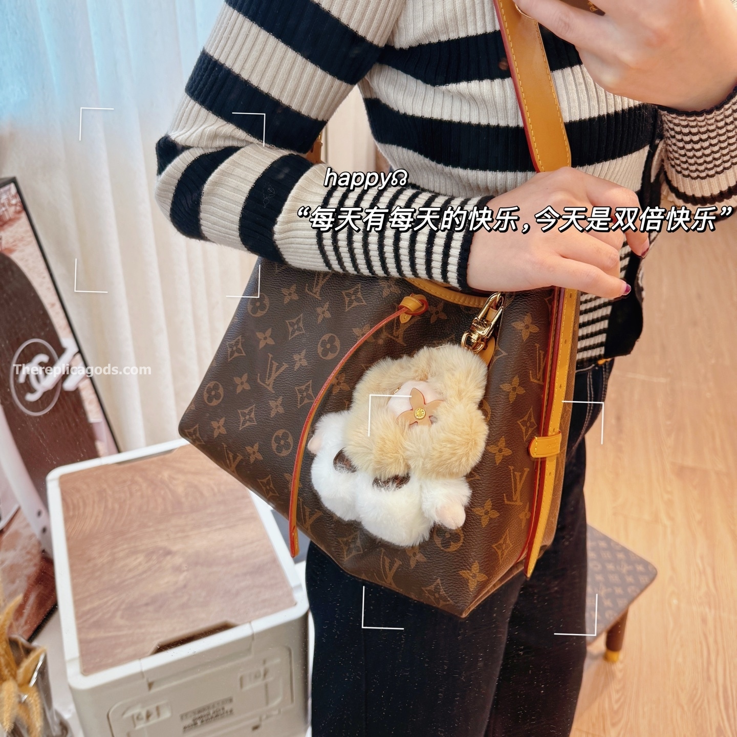 MY VIVIENNE BAG CHARM IN GREY AND WHITE M02324