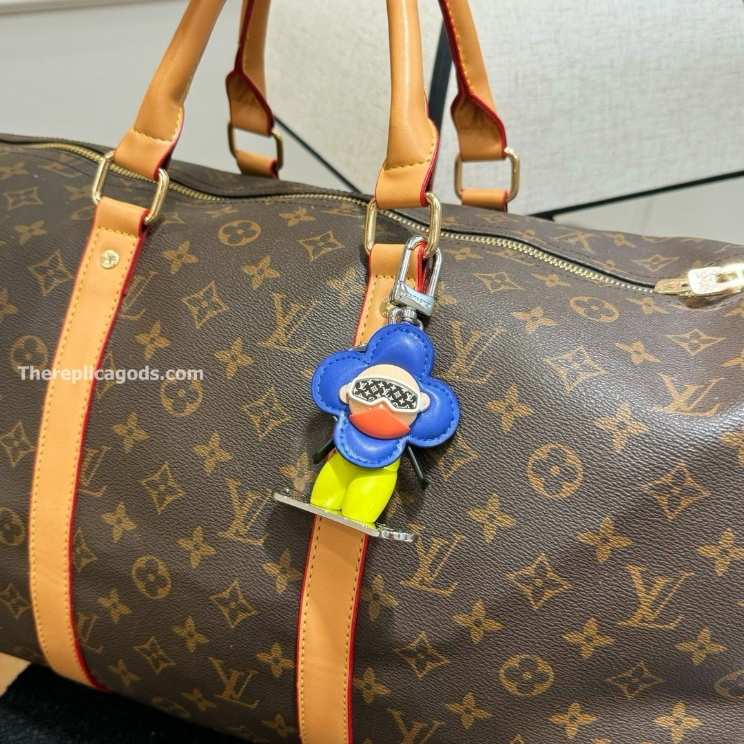 VIVIENNE SNOWBOARD BAG CHARM AND KEY HOLDER
