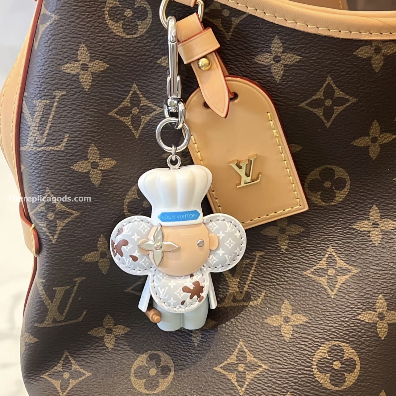 VIVIENNE BAKER BAG CHARM AND KEY HOLDER M01467